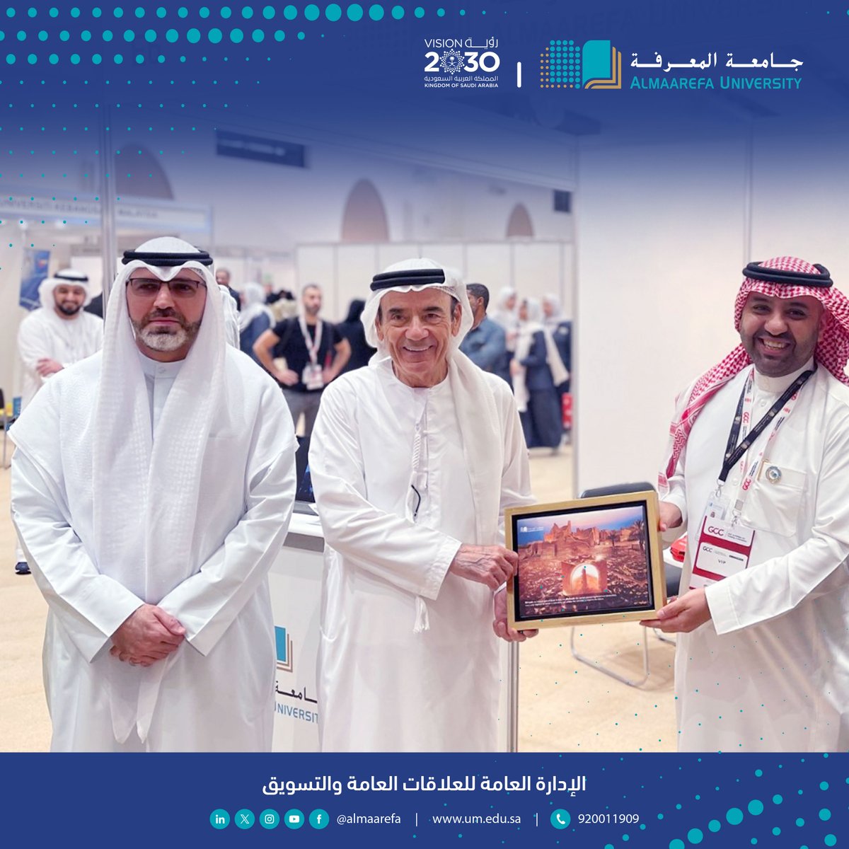 @almaarefa:-عميد-القبول-والتسجيل-في-#جامعة-المعرفة-د.-منصور-المقبل-يُكرِّم-معالي-الأستاذ-زكي-أنور-نسيبة-المستشار-الثقافي-لسمو-رئيس-دولة-الإمارات-العربية-المتحدة-الشيخ-محمد-بن-زايد-آل-نهيان،-الرئيس-الأعلى-لجامعة-الإمارات-العربية-المتحدة-أثناء-زيارته-لجناح-الجامعة-المشارك-في-معرض-الخليج…