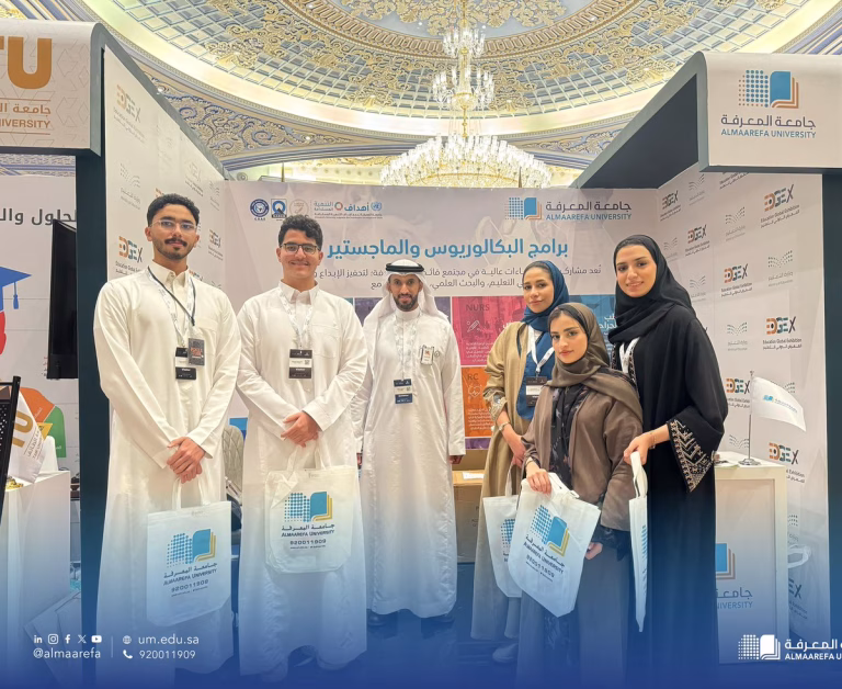 طلاب وطالبات #جامعة_المعرفة في زيارة لجناح الجامعة المشارك في #المعرض_الدولي_للتعليم. #EDGEx