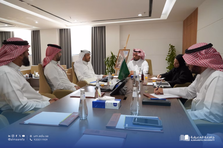 الرئيس التنفيذي لمنتدى الاستثمار الرياضي في زيارة لجامعة المعرفة لتعزيز الشراكة المعرفية
