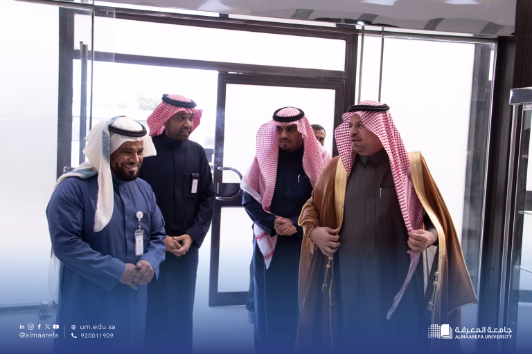 سعادة رئيس جامعة المعرفة يستقبل أمين عام جائزة الأمير فيصل بن بندر للتميز والإبداع وعددًا من مسؤوليها